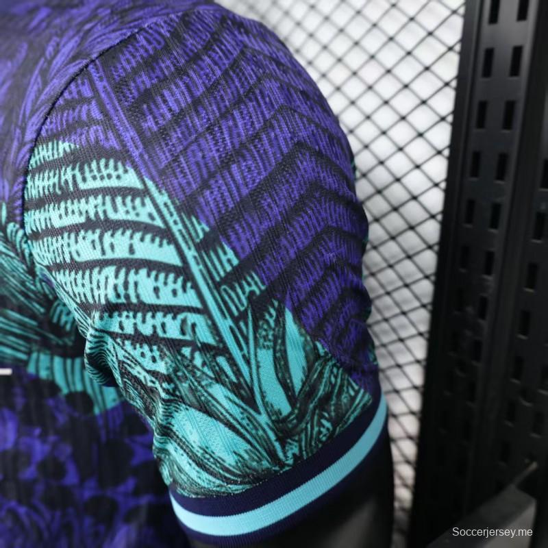 إصدار اللاعب 2025 قميص البرازيل البنفسجي بنقشة أوراق الشجر الاستوائية