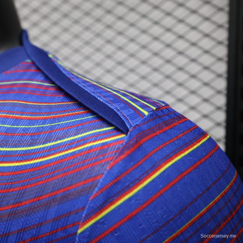 إصدار اللاعب 25/26 قميص نادي برشلونة أزرق بخطوط موجية ملونة