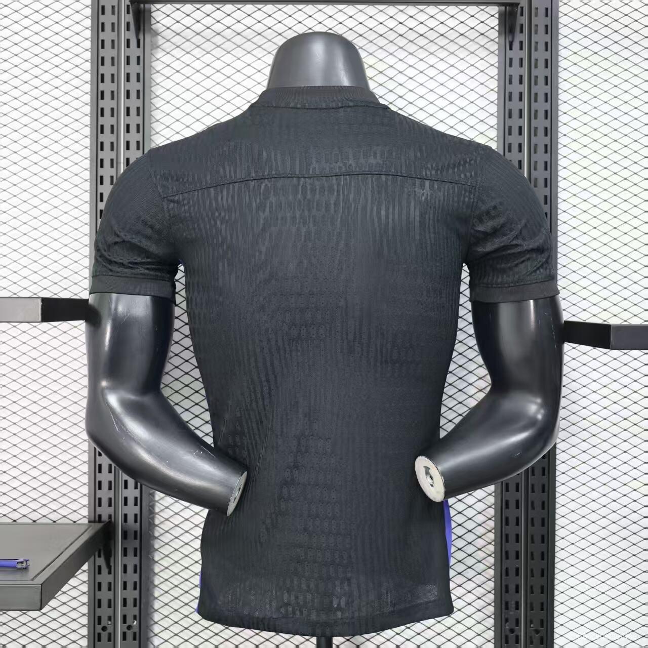 إصدار اللاعب 25/26 قميص برشلونة إكس كوبي براينت قبل المباراة خارج الملعب