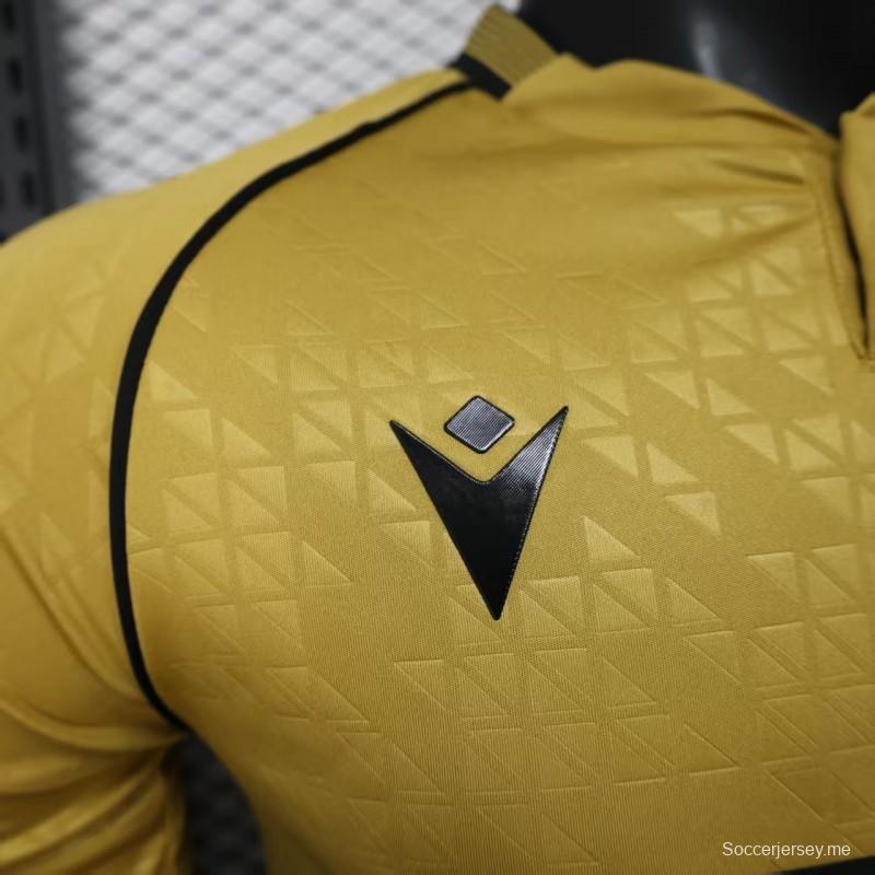 إصدار اللاعب 25/26 قميص كريستال بالاس الأصفر خارج الملعب