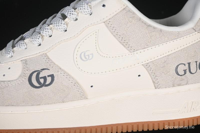 حذاء نايك اير فورس 1 '07 المنخفض من نايك اير فورس 1 '07 بالتعاون مع غوتشي حذاء رياضي كاجوال منخفض الرمادي الدخاني - DK0188-084