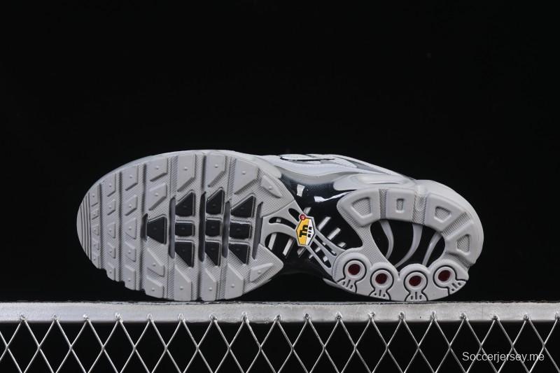 حذاء الجري اير ماكس بلس ريترو من نايك بتقنية الوسادة الهوائية - 852630-021