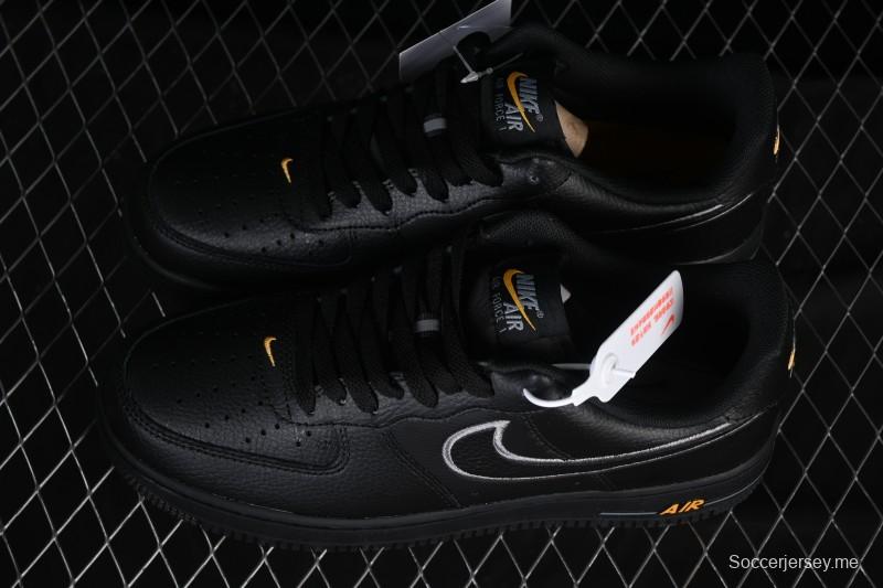 حذاء رياضي نايك اير فورس 1 '07 منخفض كاجوال مع وسادة هوائية كاملة الطول - IB7677-001