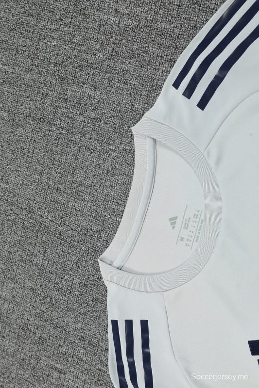 25/26 ريال مدريد قميص أبيض بأكمام قصيرة + شورت أبيض