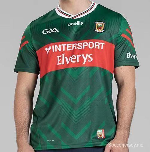 2026 قميص مايو GAA أخضر مع شريط أحمر ونقشة شيفرون