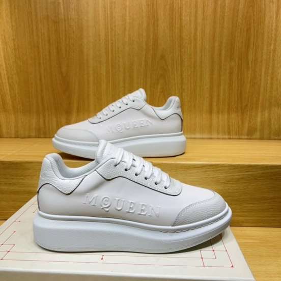 Alexander McQueen Spring 2025 Collection Platform Sneakers with Thick Sole Design - AS00320