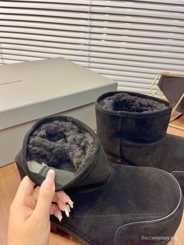 Balenciaga Oversized High Heel Snow Boots with Chunky Design - AS00500