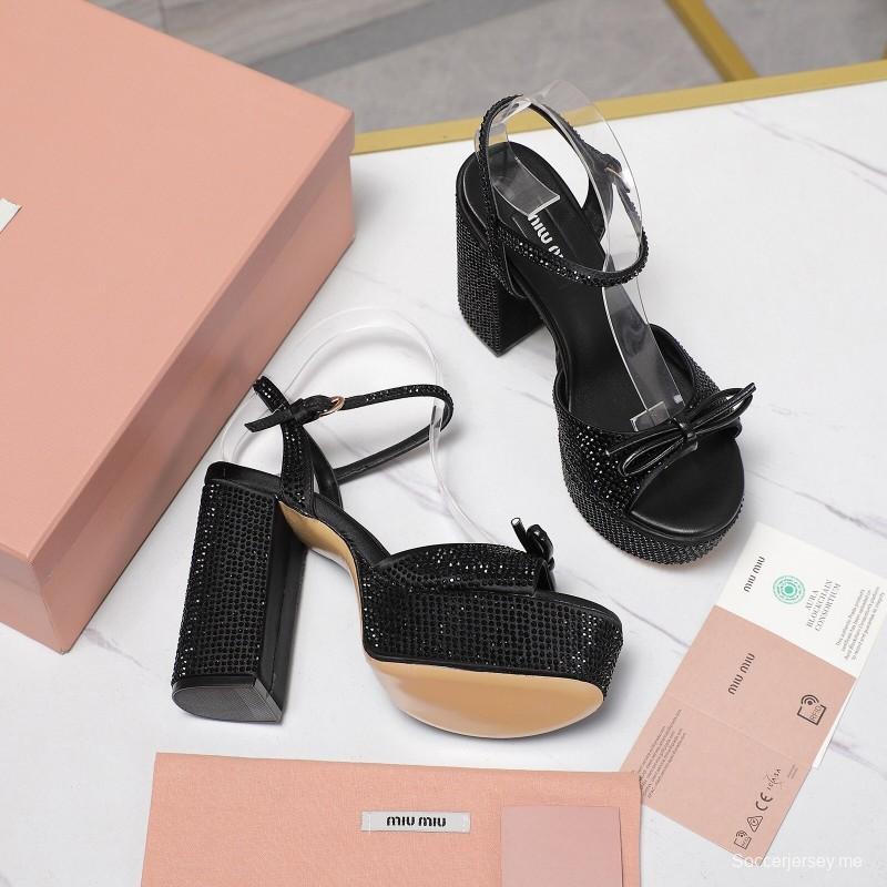 صندل بلينج كريستال من ميو ميو ميو مرصع بعناصر سواروفسكي - KFY00340