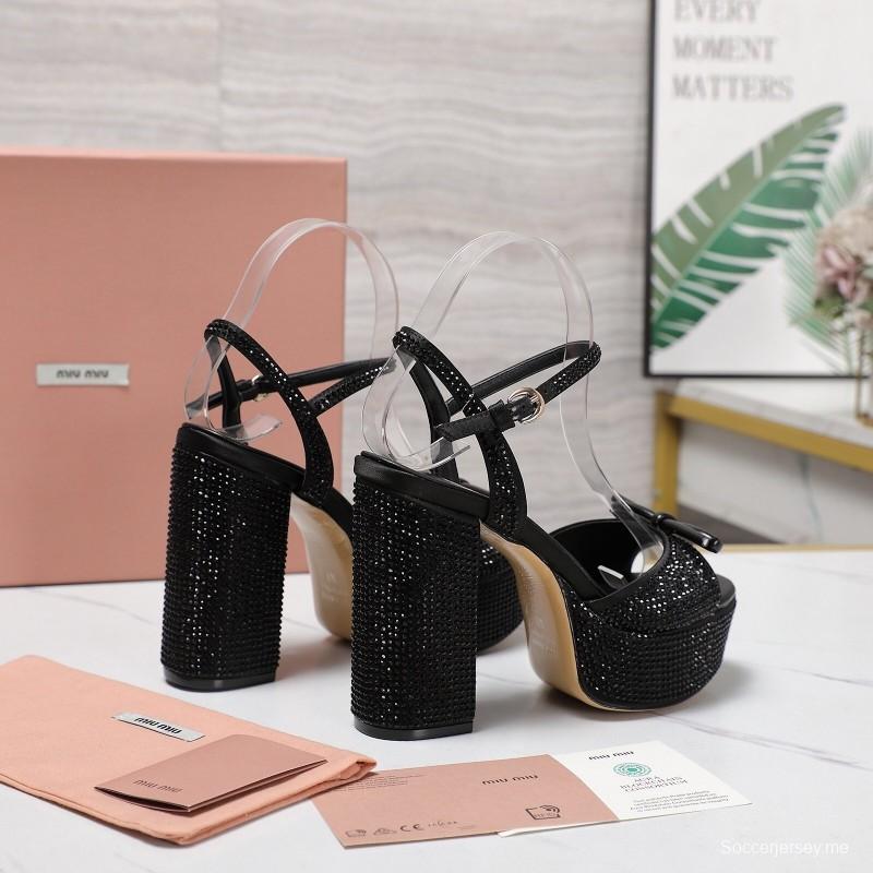 صندل بلينج كريستال من ميو ميو ميو مرصع بعناصر سواروفسكي - KFY00340