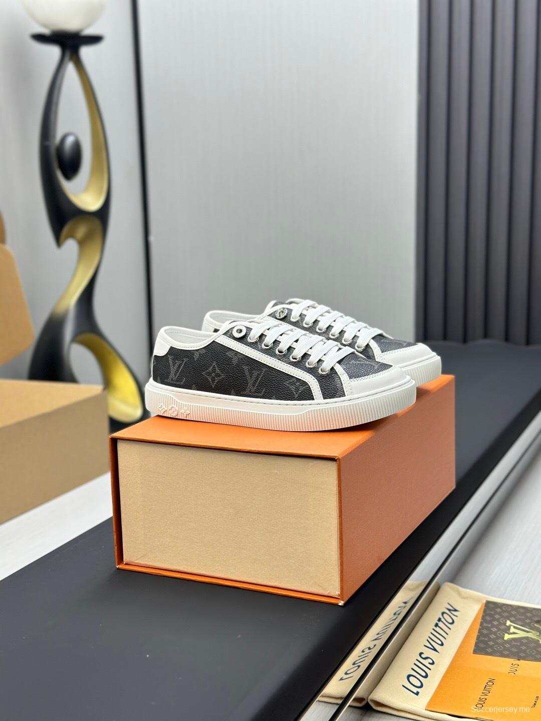 حذاء رياضي أبيض كاجوال بطبعة حيوانات من سلسلة تايم أوت من لويس فويتون - AS00260