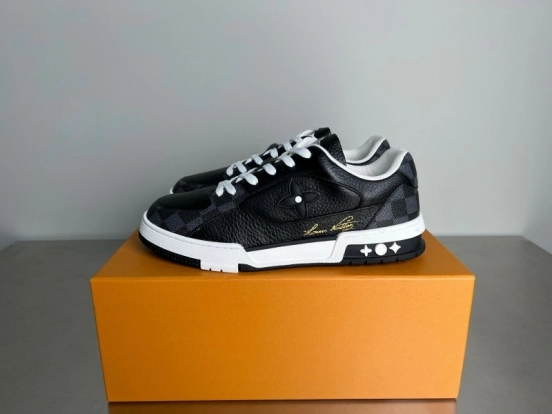 مجموعة لويس فويتون 2025 لربيع وصيف 2025 أحذية رياضية فاخرة مقلدة بجلد العجل الإيطالي وشعار توقيع لويس فويتون - YC