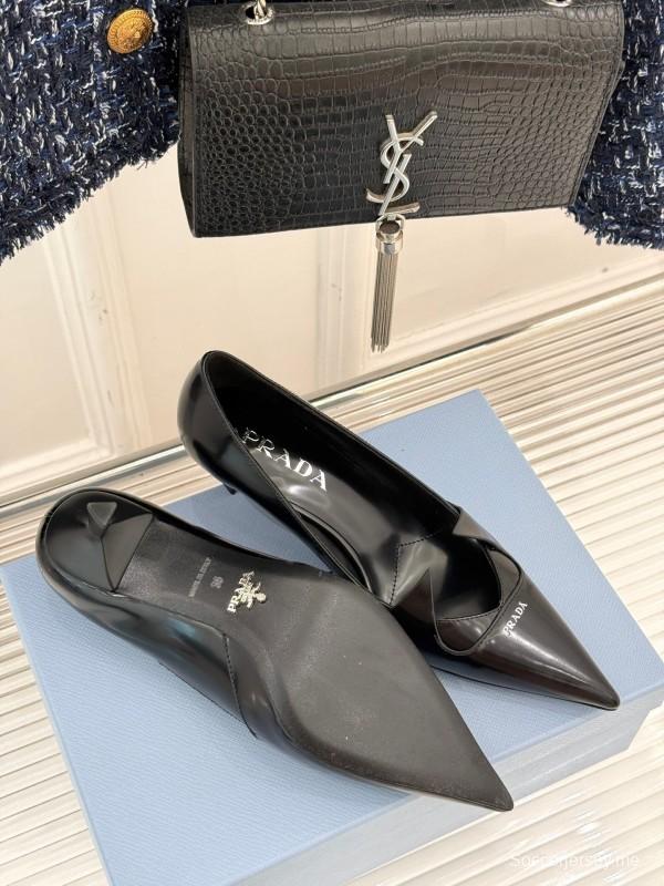 برادا 2025 برادا 2025 حذاء فردي بكعب مدبب من الأمام بكعب واحد - KFY00310