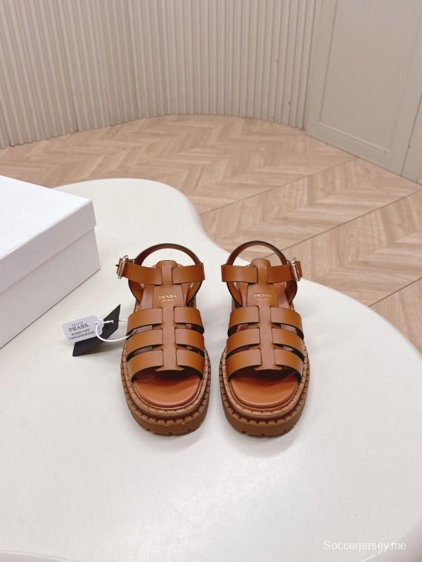 برادا صندل روماني ذو كعب منخفض لربيع وصيف 2025 لربيع وصيف 2025 - LY00290