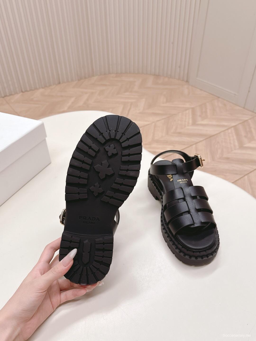 برادا صندل روماني ذو كعب منخفض لربيع/صيف 2025 من برادا - LY00290