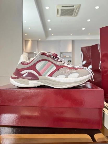 حذاء رياضي 2.0 من غوتشي 2025 SS Collection 2.0 بخطوط عاكسة وتصميم قديم - AS00450