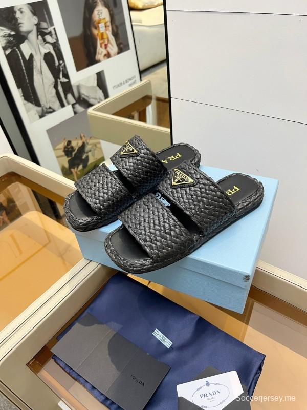 صنادل برادا 2025 من برادا صندل منسوج يدويًا من الرافيا مفتوح من الأمام - KFY00260