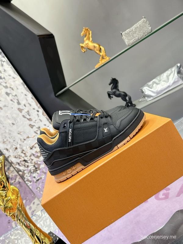 حذاء سنيكرز LV من لويس فويتون LV Trainer Maxi بتفاصيل مونوغرام - AS00360