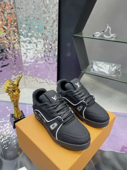 حذاء رياضي LV Trainer Maxi من لويس فويتون LV مزود بكابل شحن LED متعدد الألوان - AS00660