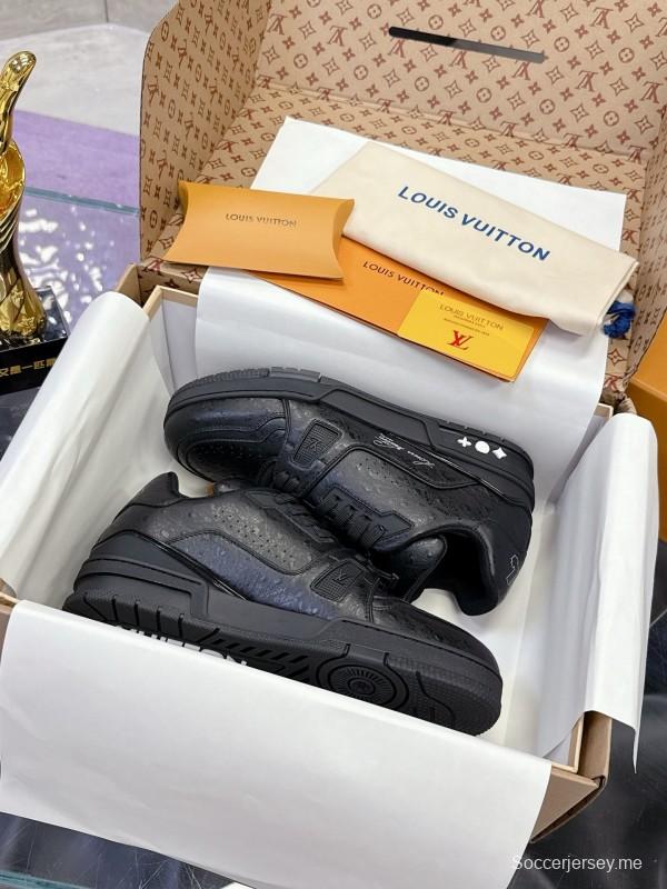 لويس فويتون LV حذاء رياضي ماكسي من لويس فويتون LV Trainer Maxi سنيكرز برأس من جلد العجل بنقشة النعام - AS00400