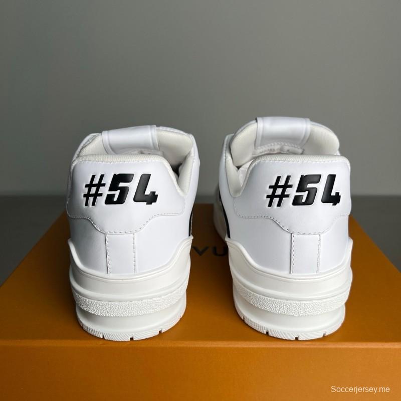 حذاء رياضي بشعار لويس فويتون المميز بجزء علوي من جلد العجل - YC