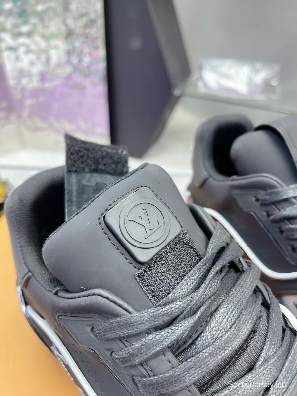 حذاء رياضي LV Trainer Maxi من لويس فويتون LV مزود بكابل شحن LED متعدد الألوان - AS00660