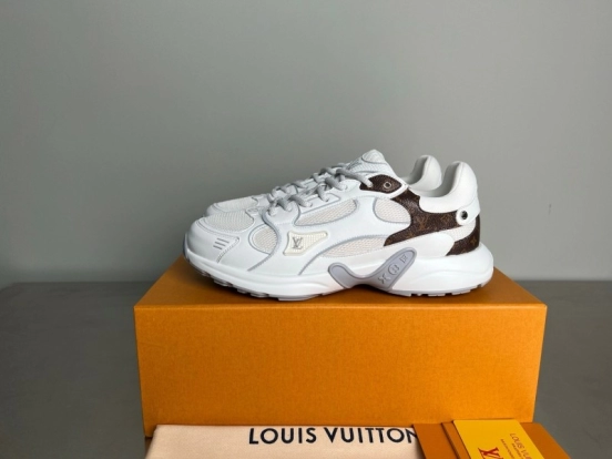 حذاء إل في أولمبيا ذو رباط مستدير من الأمام والجزء العلوي منخفض الكاجوال - YC