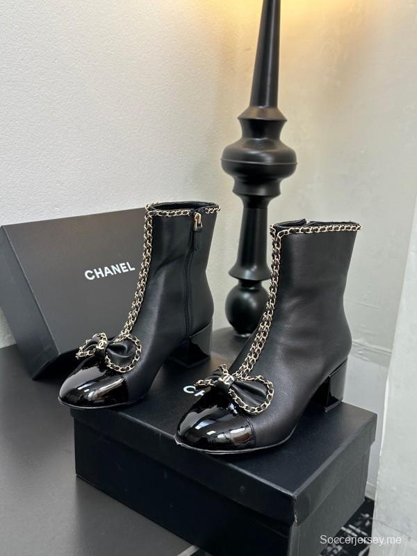 شانيل 2025/SS جزمة الكاحل ذات الكعب العالي ذات العقدة المتسلسلة من شانيل - LY00370