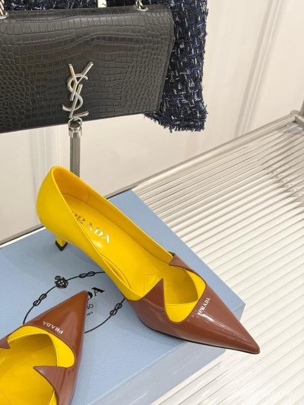 برادا 2025 برادا 2025 حذاء فردي بكعب مدبب من الأمام بكعب واحد - KFY00310