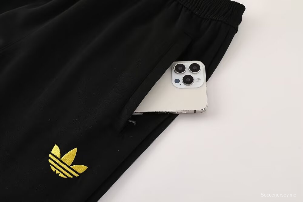 25/26 يوفنتوس سويت شيرت أسود كامل بسحاب + بنطلون طويل + جاكيت أسود بسحاب