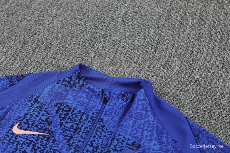 2025 فرنسا 2025 أزرق ملكي بنقشة مزخرفة سترة رياضية بنصف سحاب + بنطلون طويل