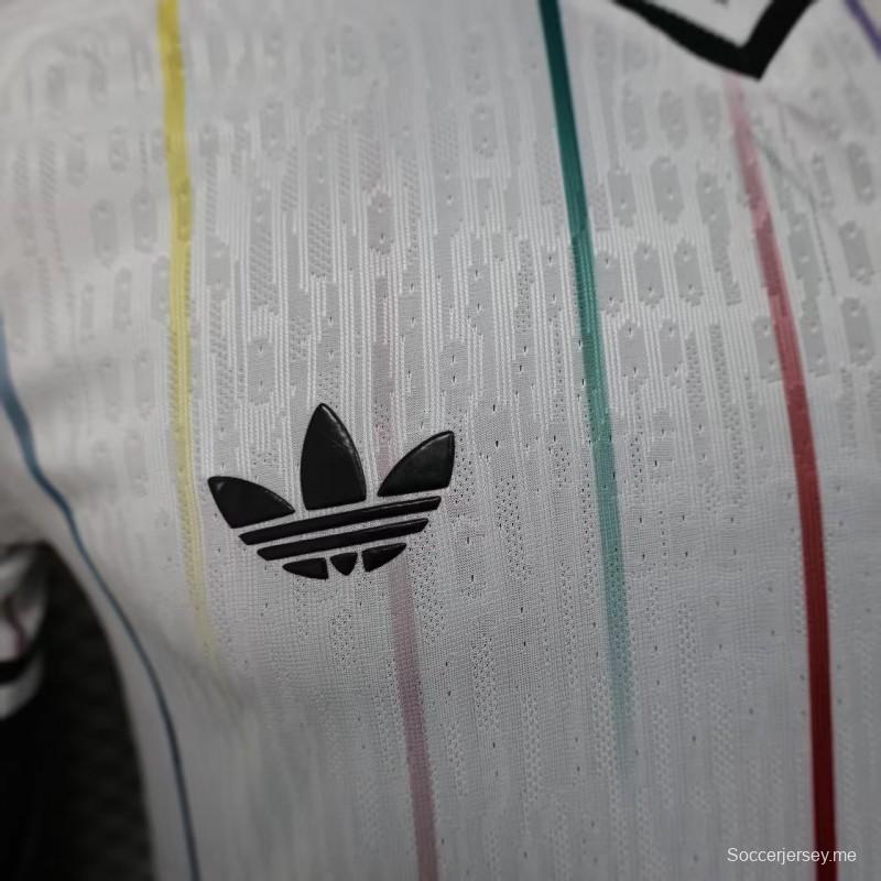 إصدار اللاعب 2026 قميص ياباني خارجي أبيض بنقشة خطوط عمودية ملونة