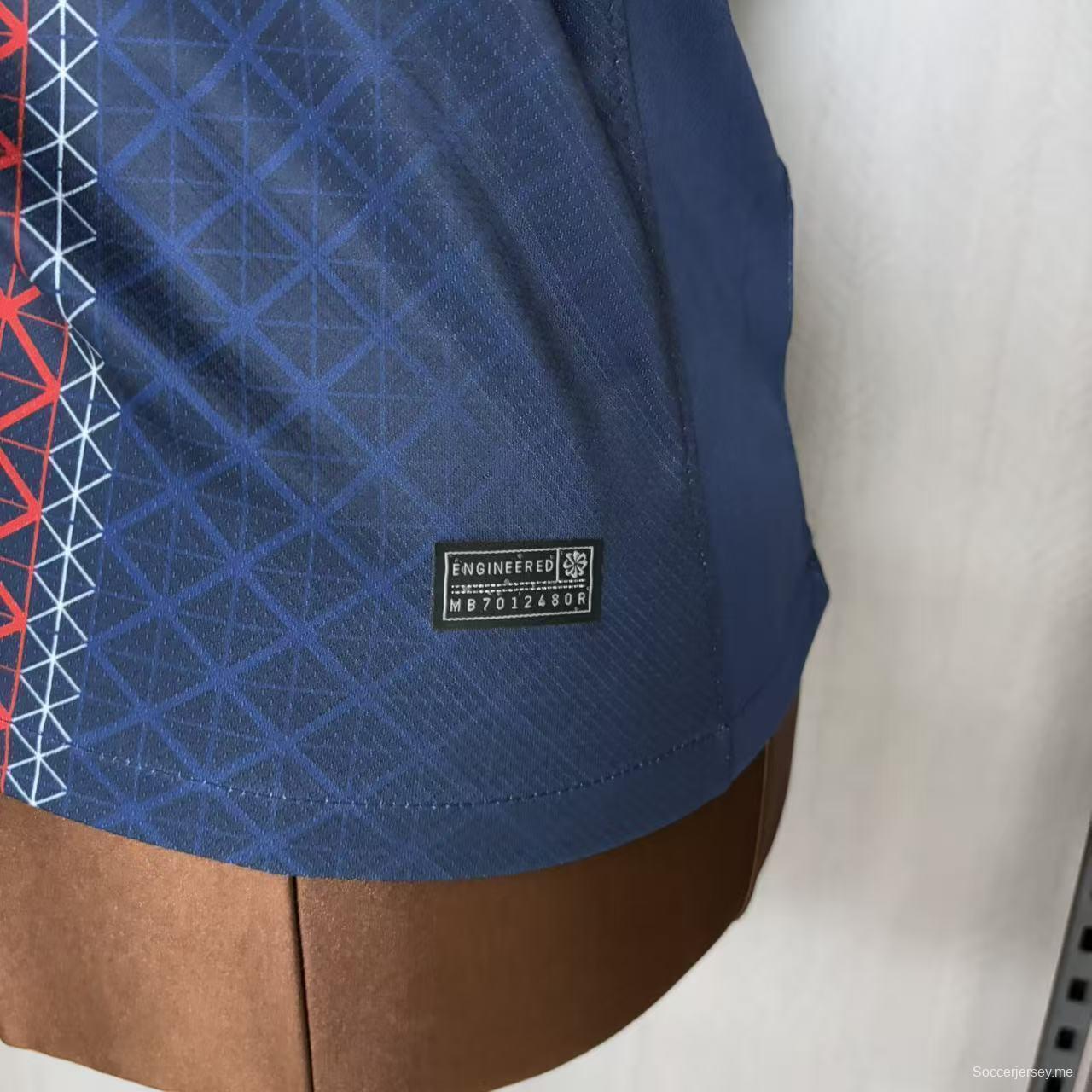 25/26 سيدات باريس سان جيرمان باريس سان جيرمان بقميص المنزل