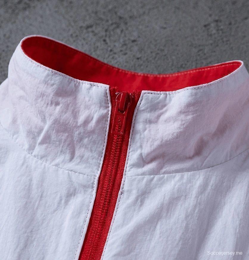 2026 سترة ليفربول حمراء وبيضاء قابلة للانعكاس بسحاب كامل