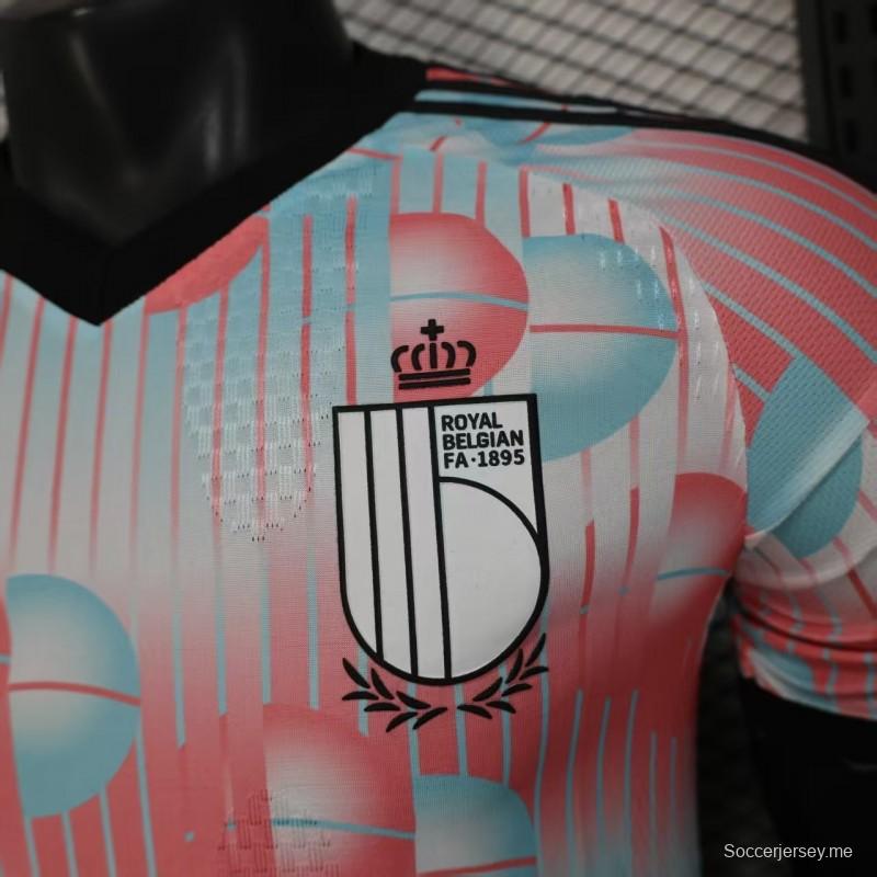 2026 نسخة اللاعبين بلجيكا قميص أبيض وردي خارج أرضها