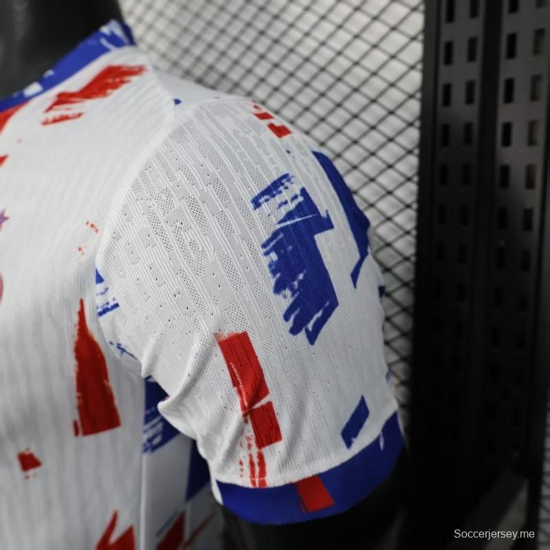 2026 نسخة اللاعبين فرنسا قميص خاص باللون الأبيض مع لمسات باللونين الأزرق والأحمر