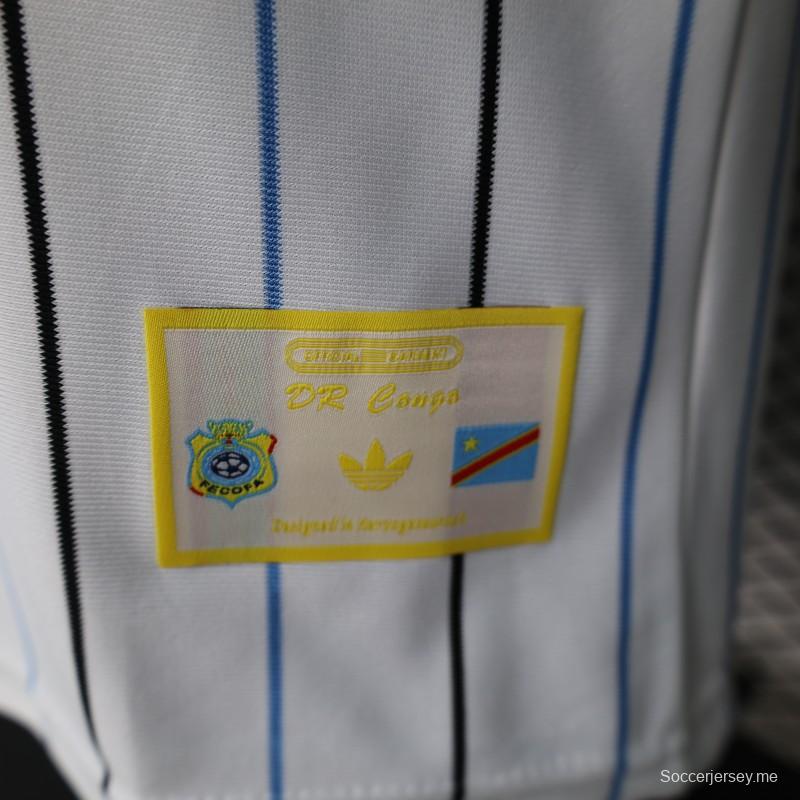 2026 نسخة اللاعب DR Congo قميص أبيض مع خطوط سوداء وزرقاء