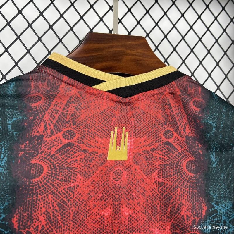 قميص برشلونة التصميمي الكلاسيكي لموسم 2021/22