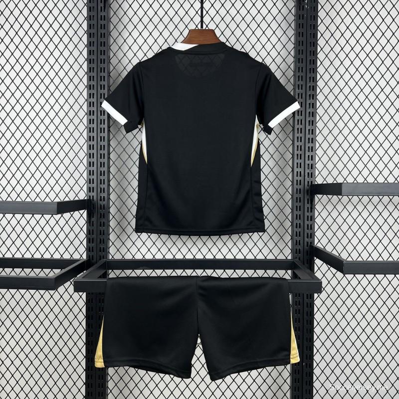 2026/27 زي أتلتيكو مينيرو للأطفال (الملعب الرئيسي)