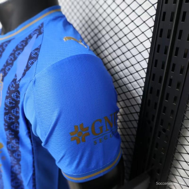 قميص اللاعب رقم 26/27 لفريق تشيفاس غوادالاخارا (قميص خارجي أزرق بنمط خطوط داكنة)