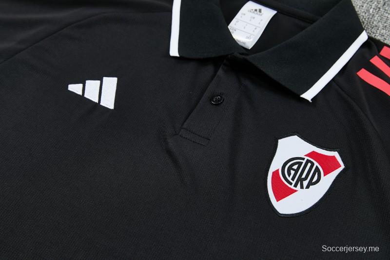 26/27 بدلة رياضية من ريفر بليت تتألف من قميص بولو أسود للتدريب + بنطال طويل