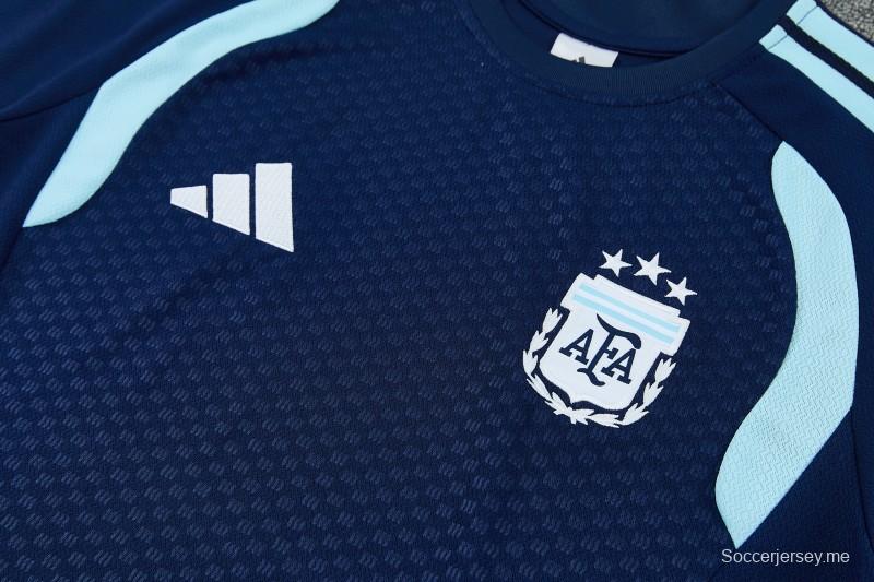 26/27 قميص أرجنتيني أزرق داكن بأكمام قصيرة + شورت كرة قدم