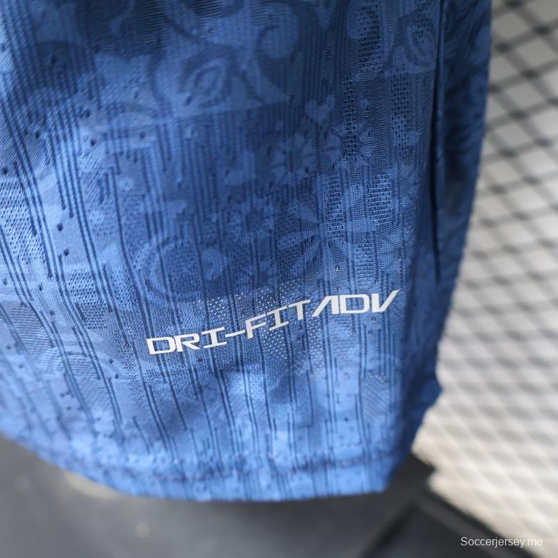 قميص اللاعب الإصدار 2027 للمنتخب البرتغالي خارج أرضه باللون الأزرق بنمط الجاكار