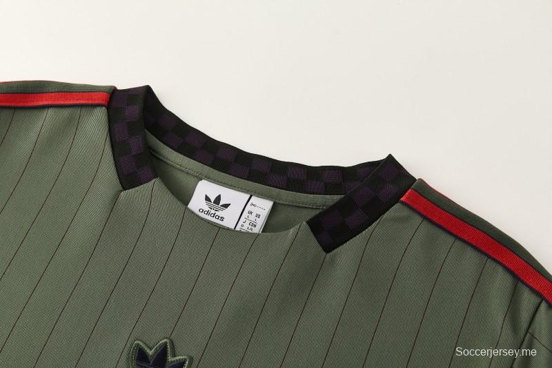 26/27 بايرن ميونيخ  فورست غرين  مخطط  أكمام قصيرة + شورت كرة قدم