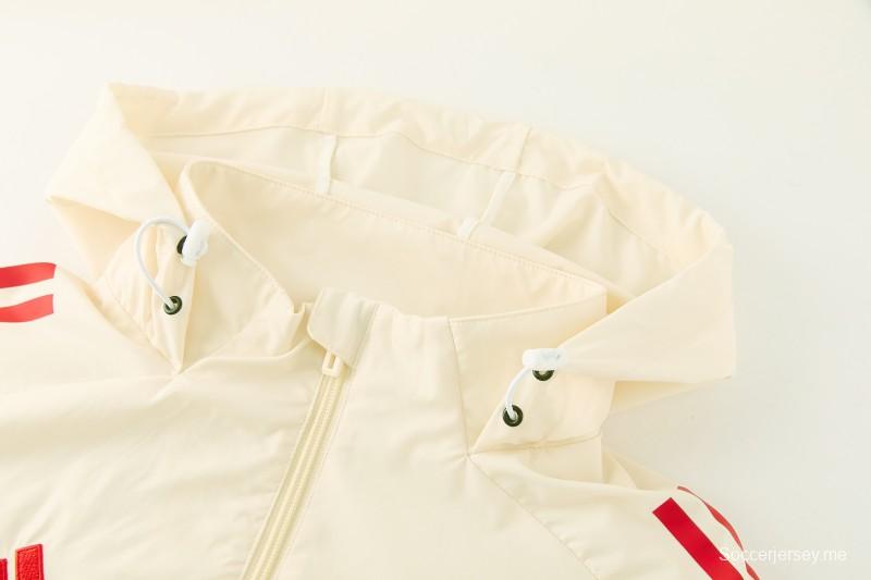 26/27 طقم رياضي من ليفربول بلون كريمي مع سترة بغطاء رأس وسحاب كامل + بنطال طويل أسود