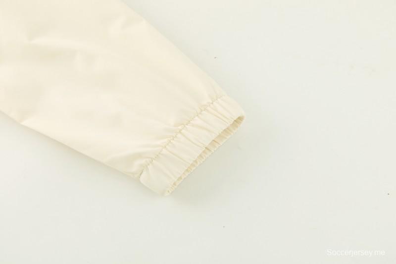 26/27 طقم رياضي من ليفربول بلون كريمي مع سترة بغطاء رأس وسحاب كامل + بنطال طويل أسود