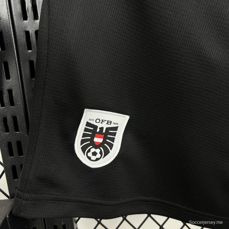 شورتات المنتخب النمساوي للرجال للمباريات على أرضه في كأس العالم 2026