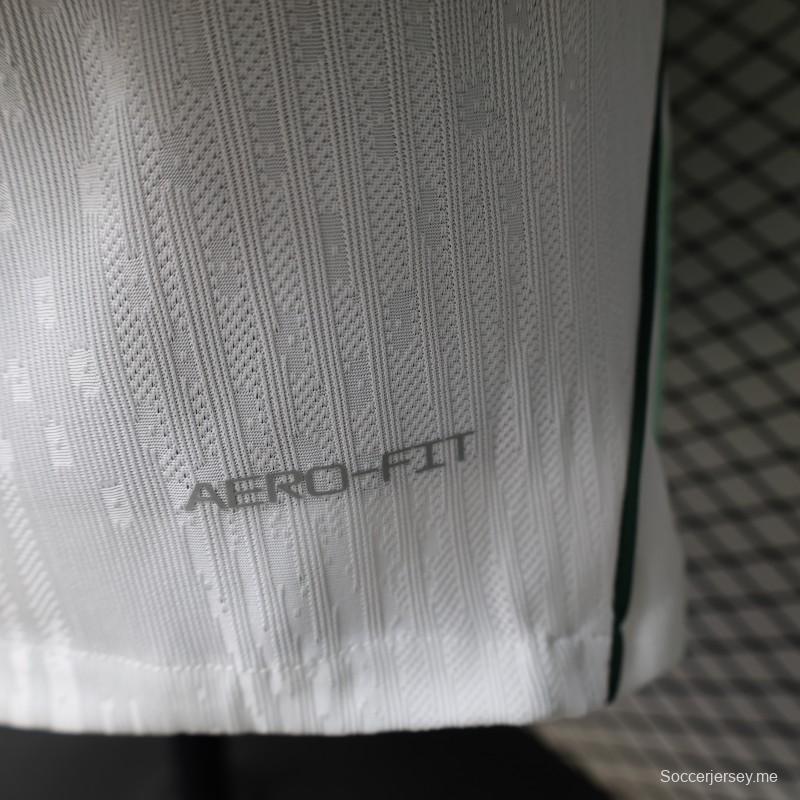 قميص اللاعب خارج أرضه، إصدار 2026، نيجيريا، أبيض مع شريط أخضر