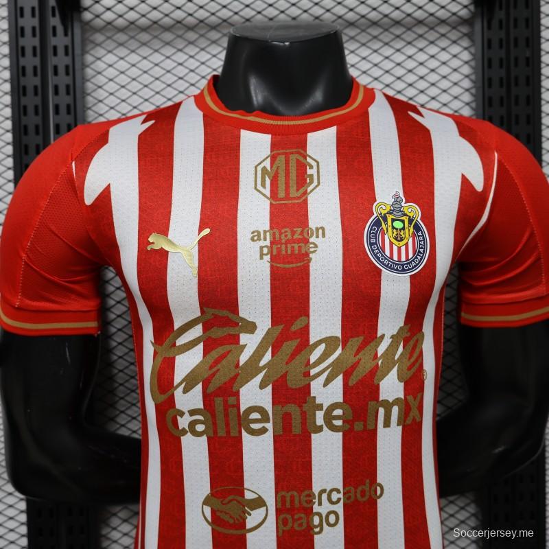 قميص تشيفاس دي غوادالاخارا الأحمر والأبيض المخطط للعب على أرضه (نسخة اللاعبين 26/27)