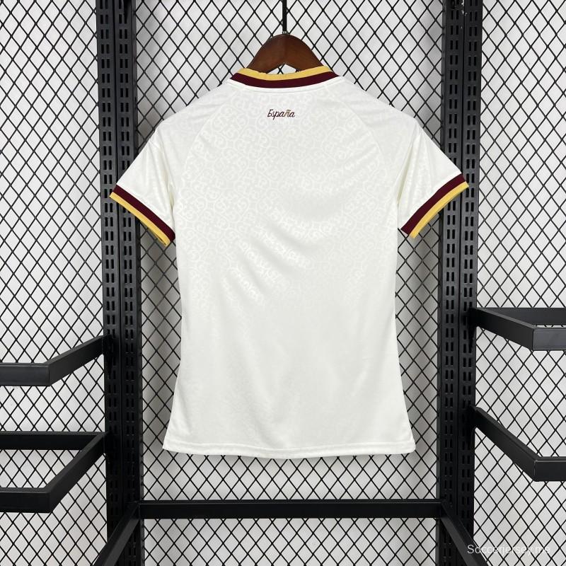 قميص إسبانيا للسيدات في كأس العالم 2026 (قميص المباريات الخارجية)