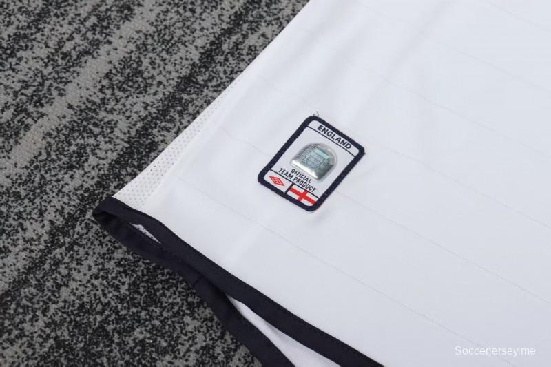قميص إنجلترا الأبيض للعب على أرضها من موسم 2003/04